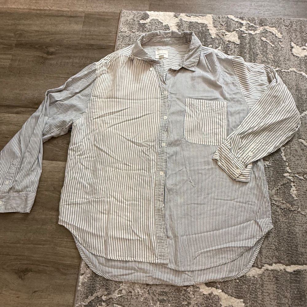 American Eagle Outfitters Women's Gray Striped Button Down Shirt